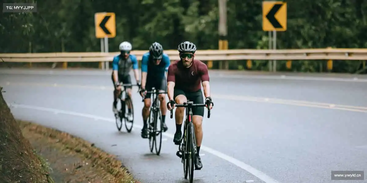 必一⚽️无论是球场飞驰,还是健身房挥举,你的热爱,值得被看见!